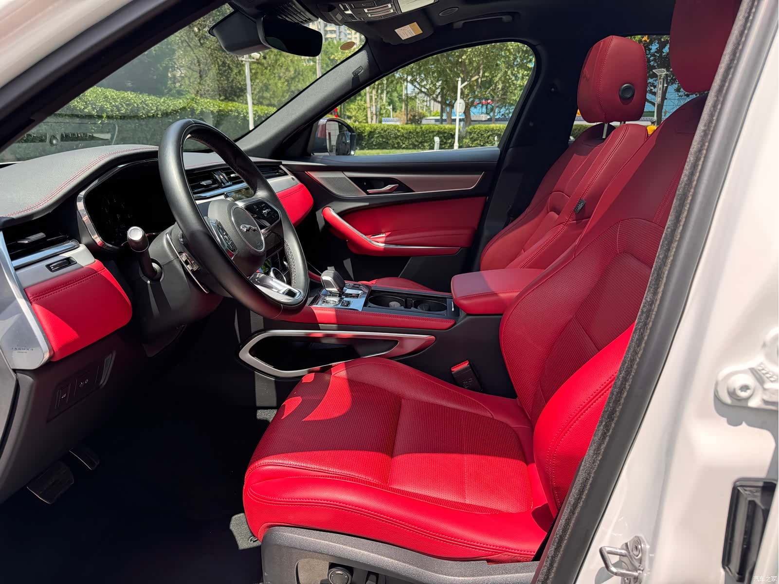 Jaguar F-PACE, 2024 9