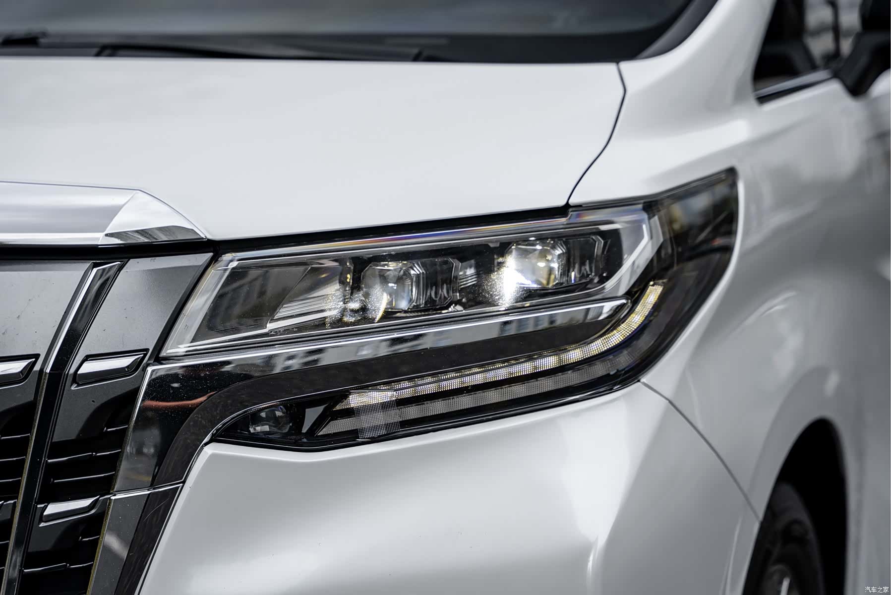 Toyota Alphard, 2020 3