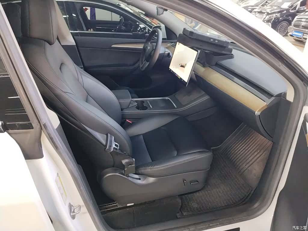 Tesla Model Y, 2022 25