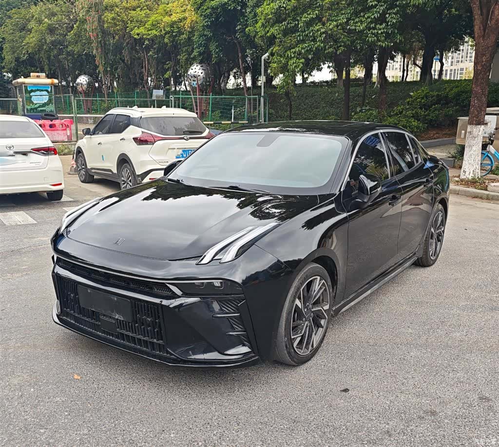 Lynk & Co 02