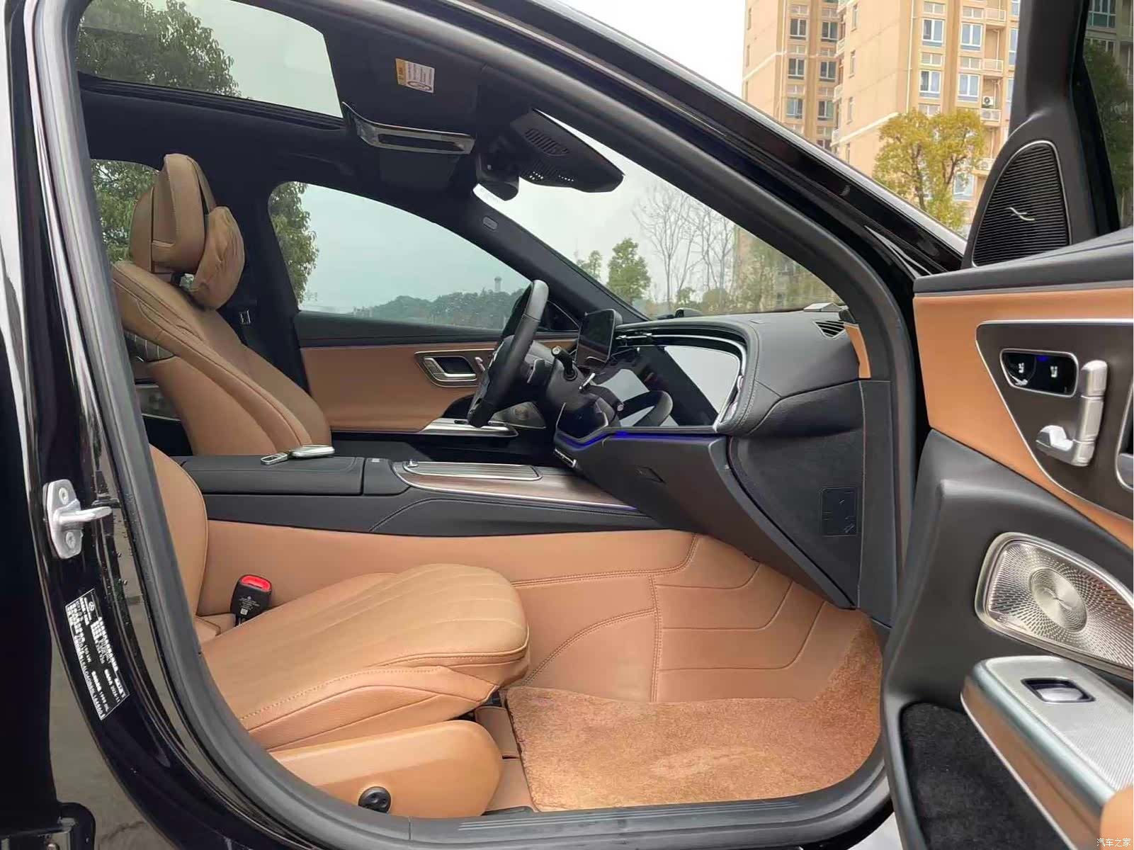 Mercedes-Benz E-Class, 2025 10