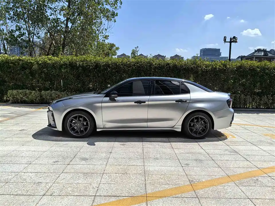 Lynk & Co 03