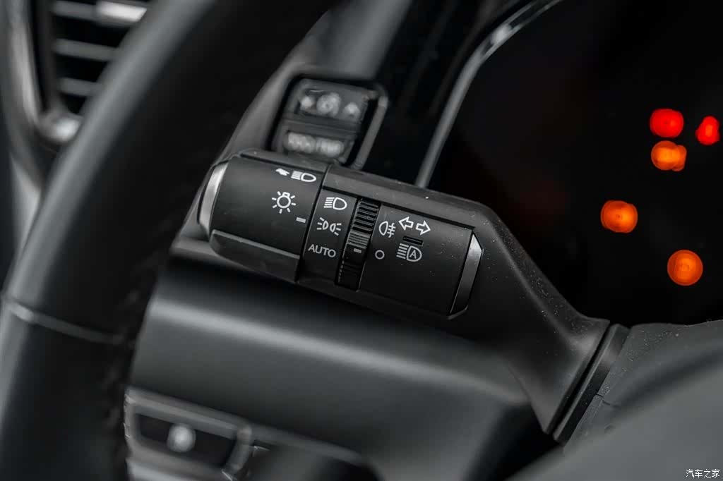 Lexus NX, 2023 11