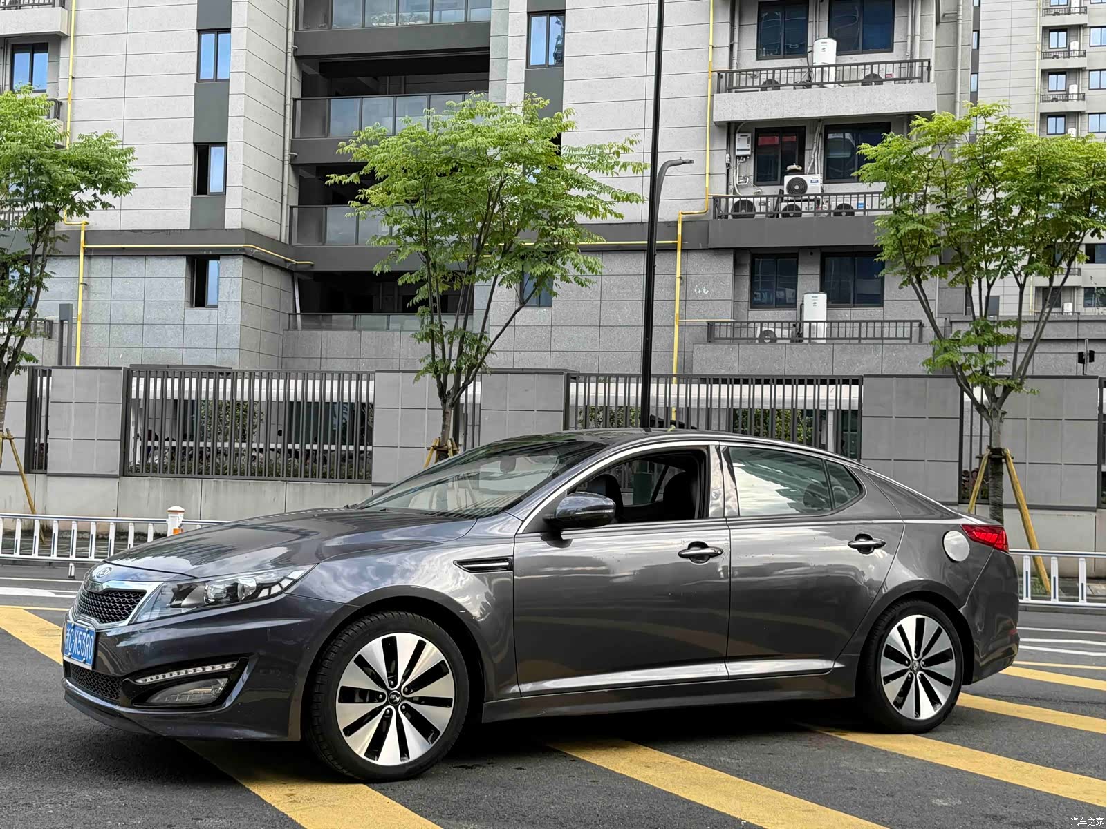 Kia K5, 2011 1