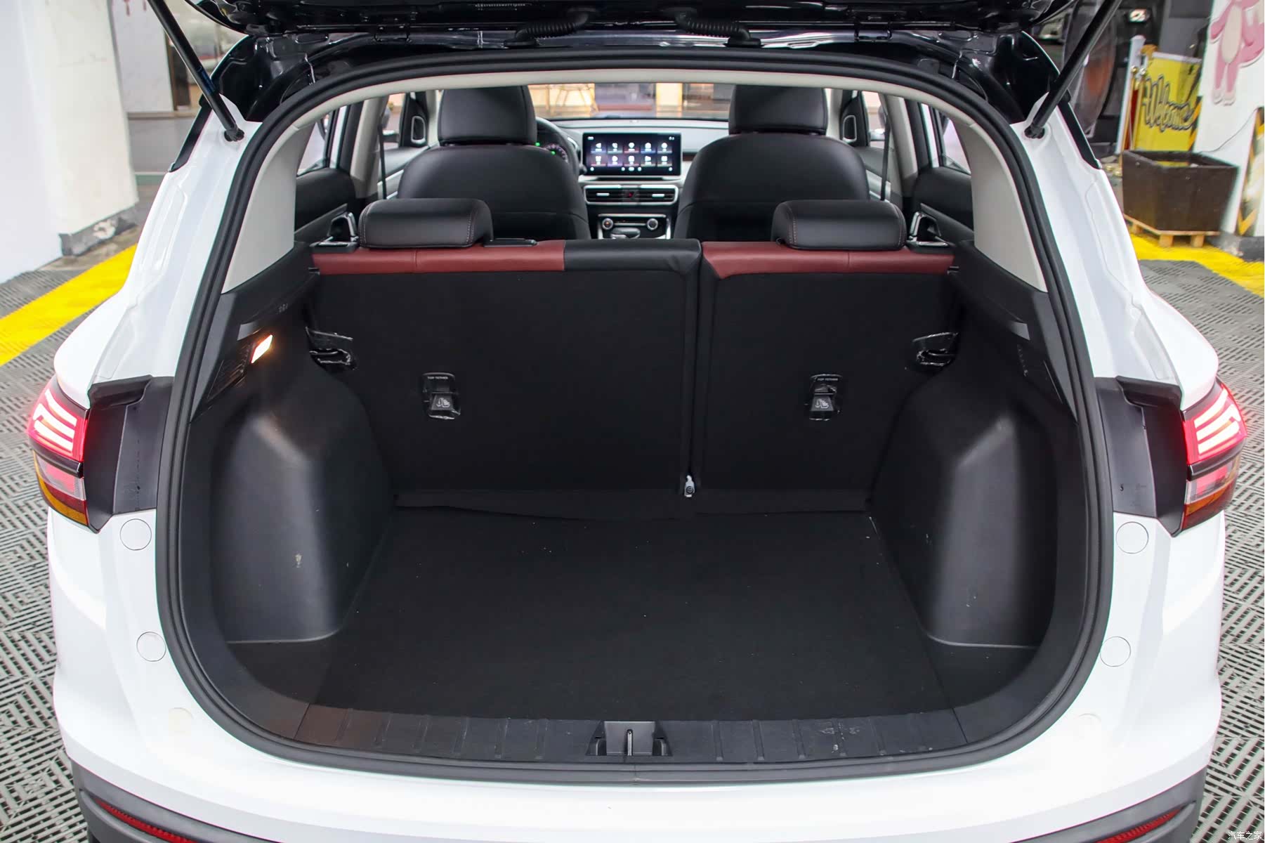 Geely Coolray, 2022 17