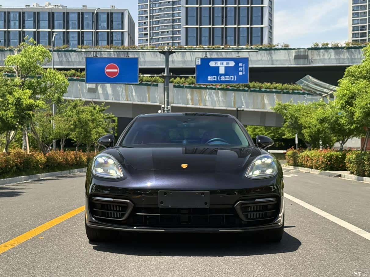 Porsche Panamera, 2023 2
