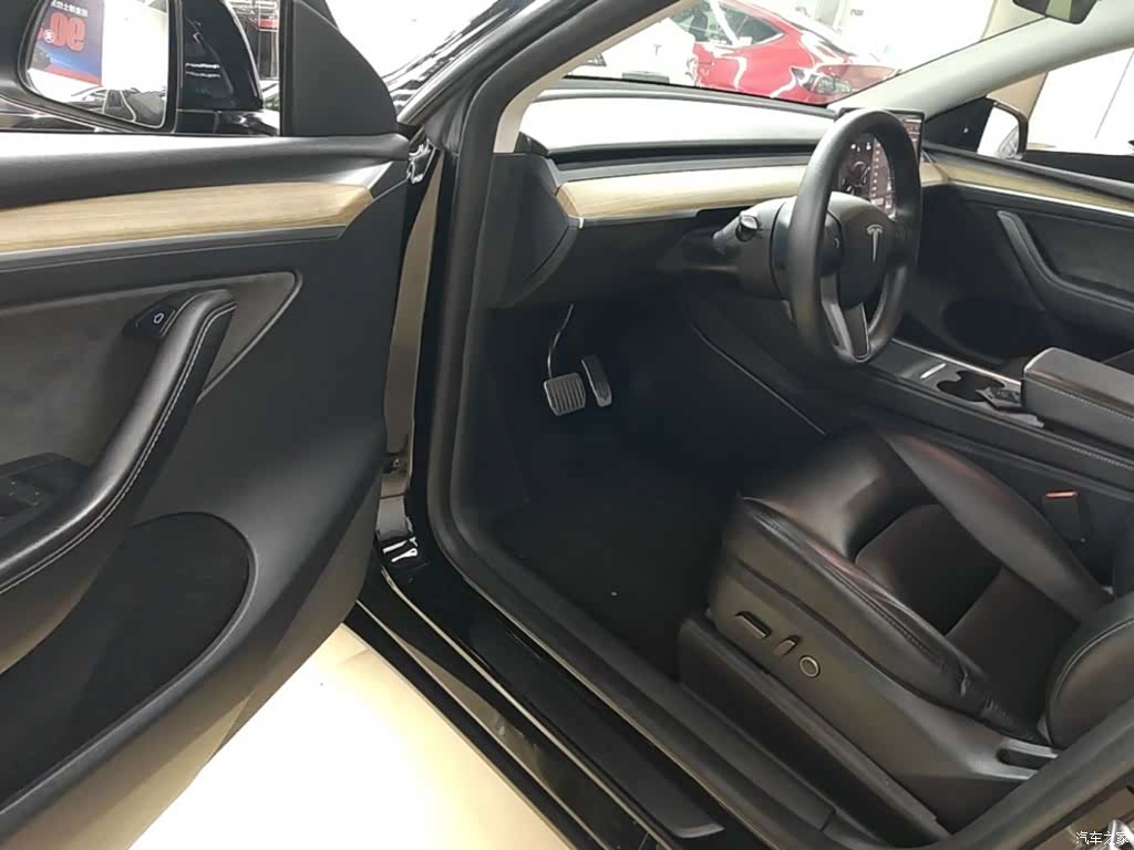 Tesla Model Y, 2023 16