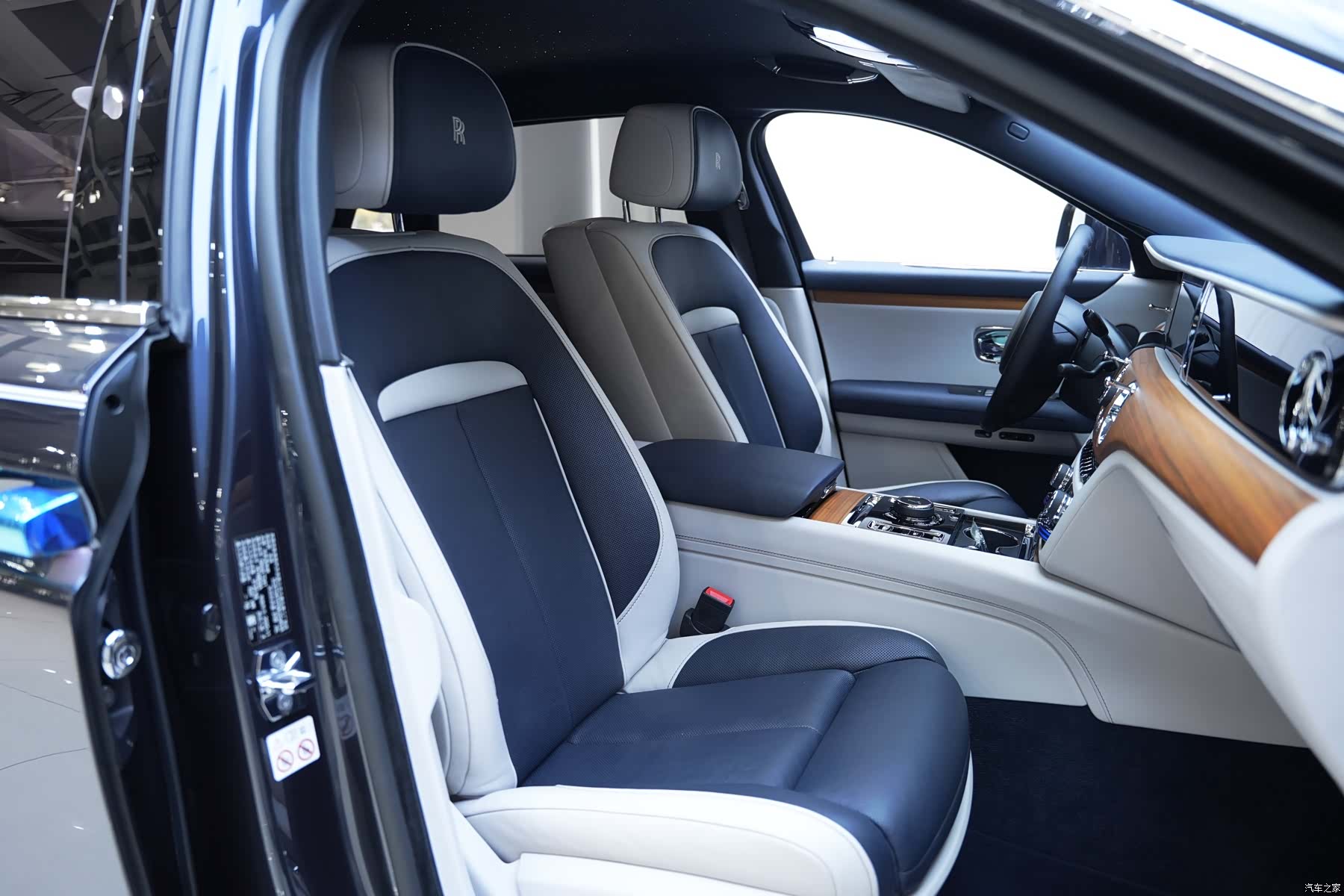 Rolls-Royce Ghost, 2021 9