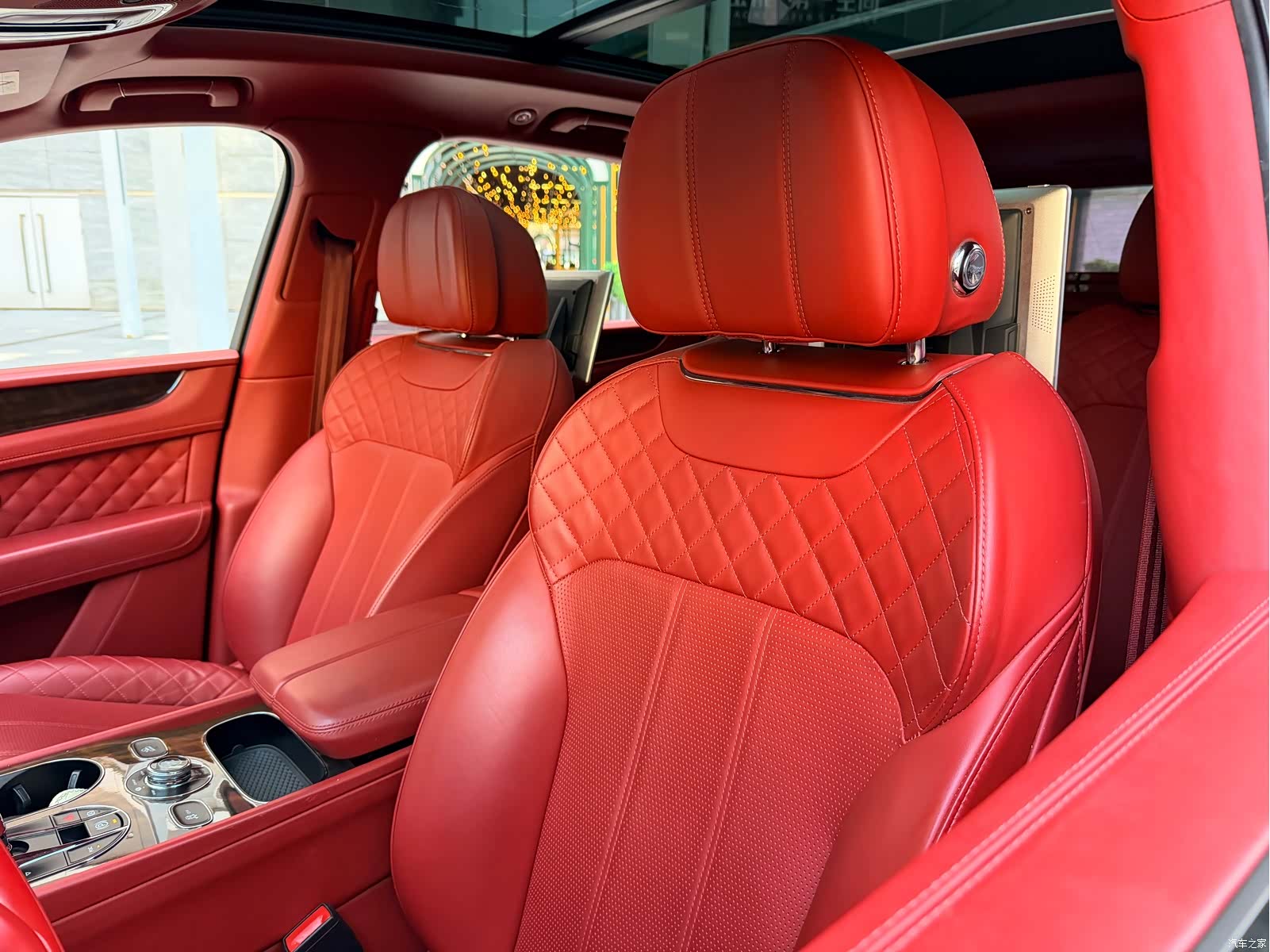 Bentley Bentayga, 2018 8