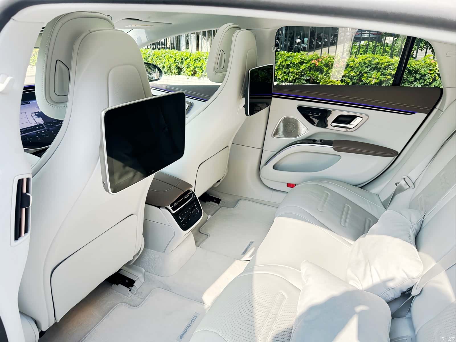 Mercedes-Benz EQS, 2024 14