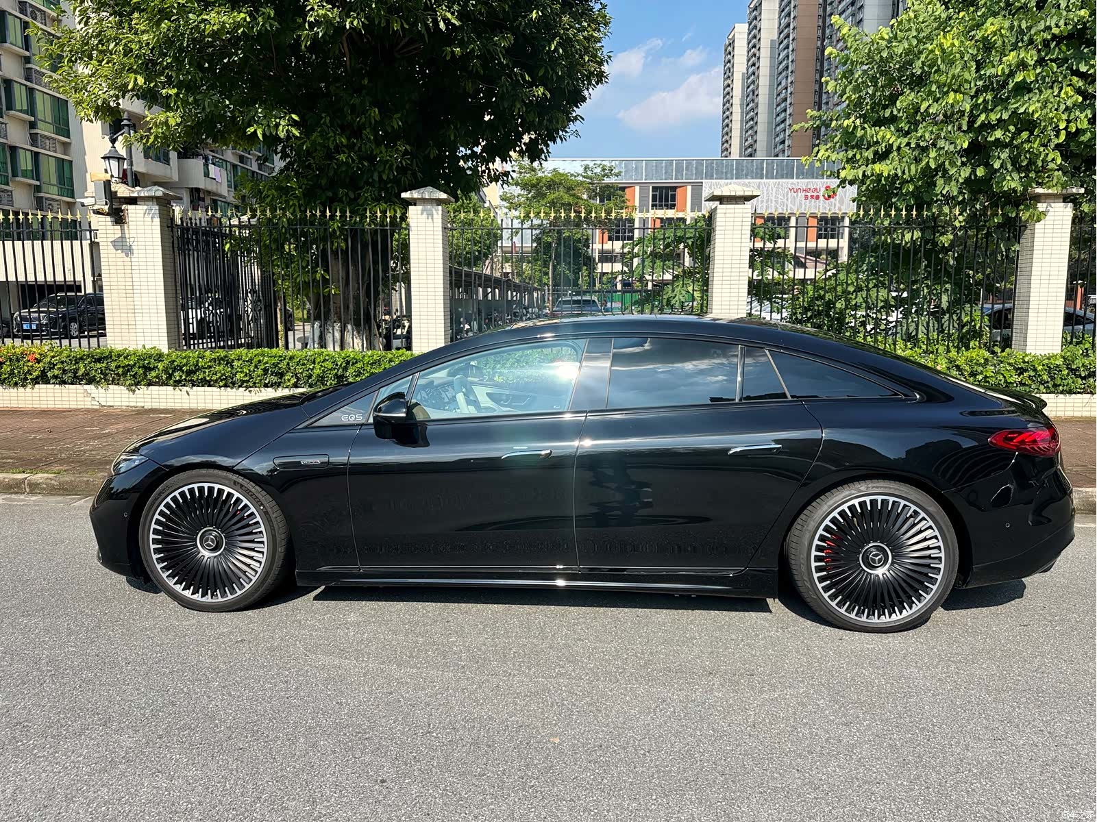 Mercedes-Benz EQS, 2024 8