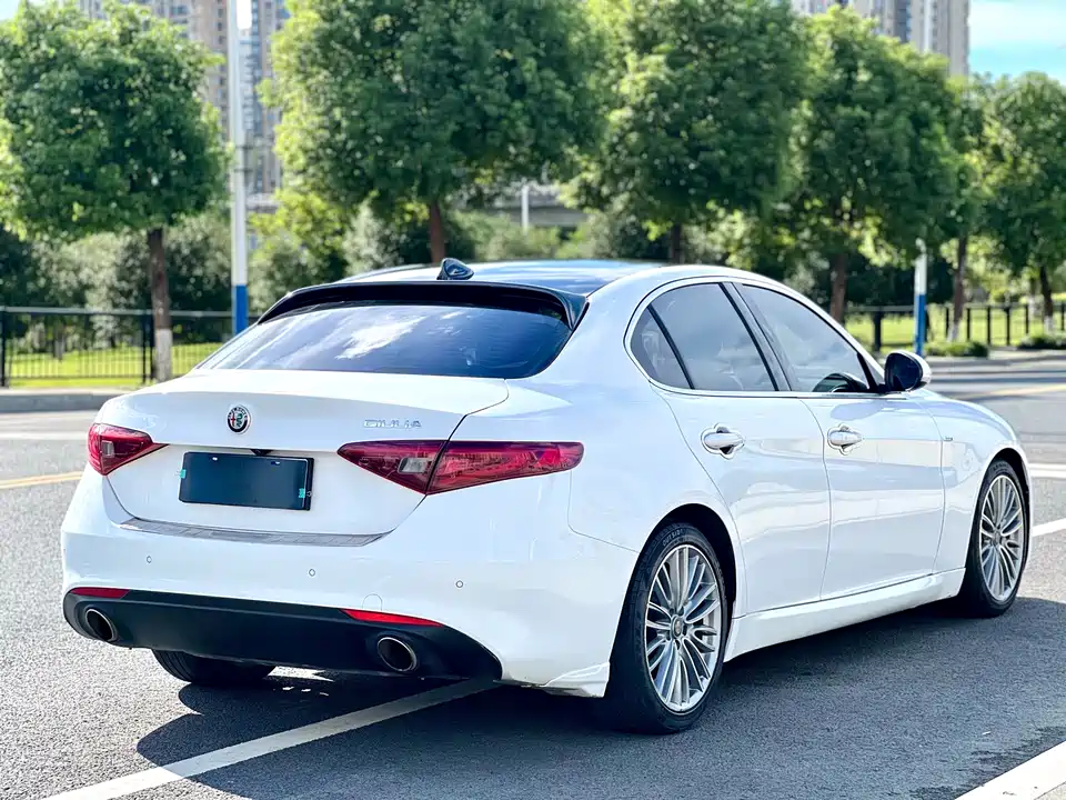 Alfa Romeo Giulia Alfa Romeo Giulia