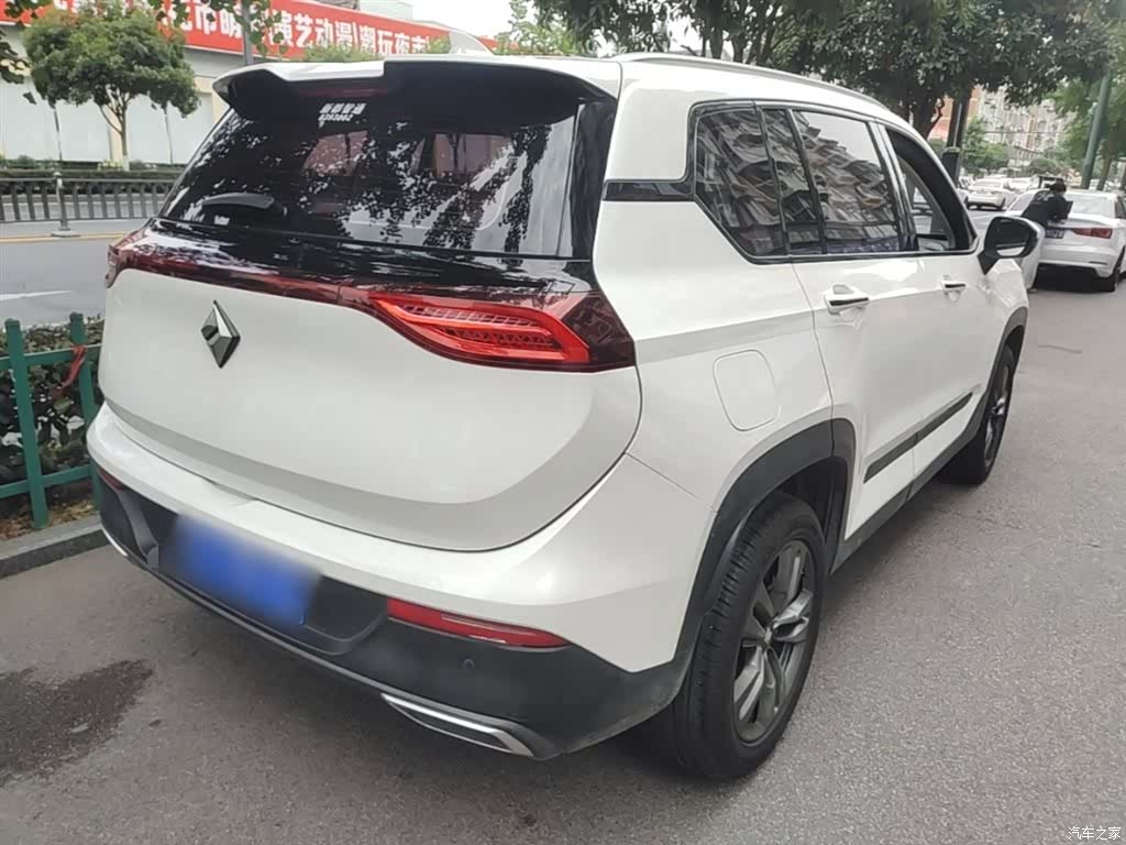 Wuling RS-5, 2020 7