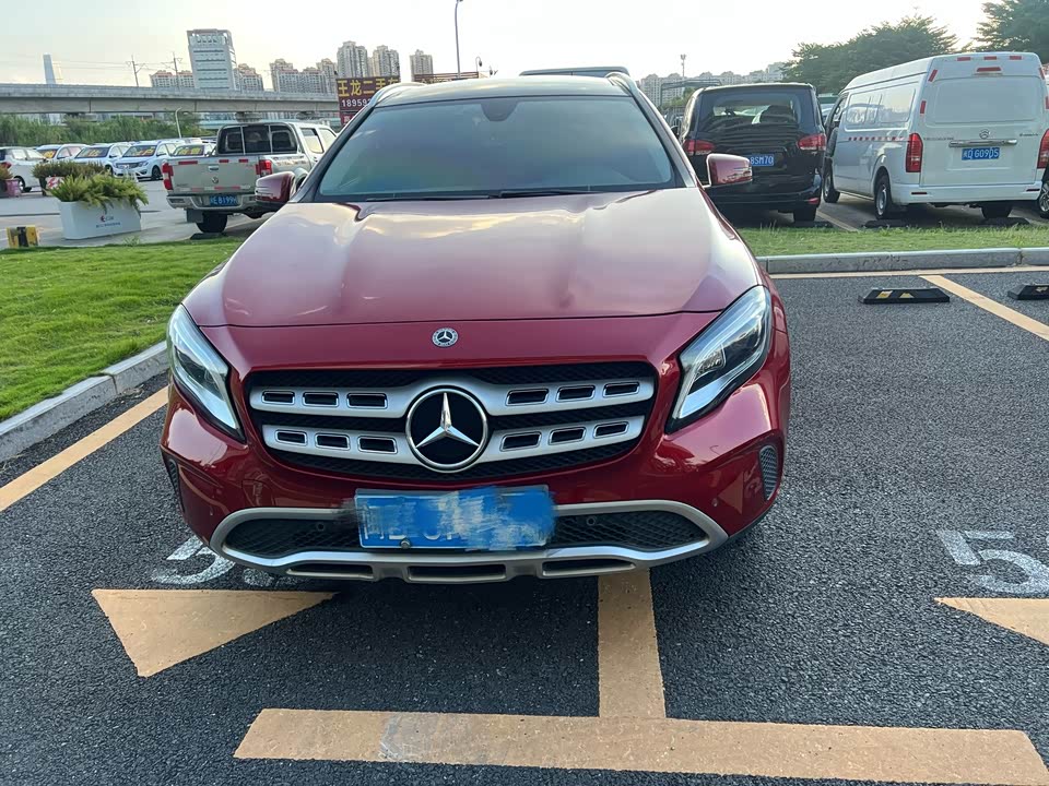 Mercedes-Benz GLA Mercedes-Benz GLA