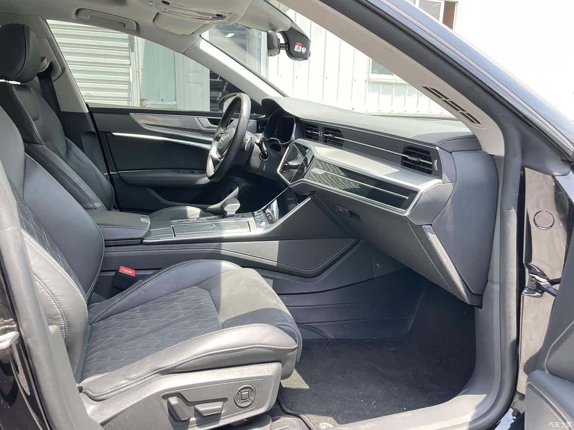 Audi A7L, 2025 14