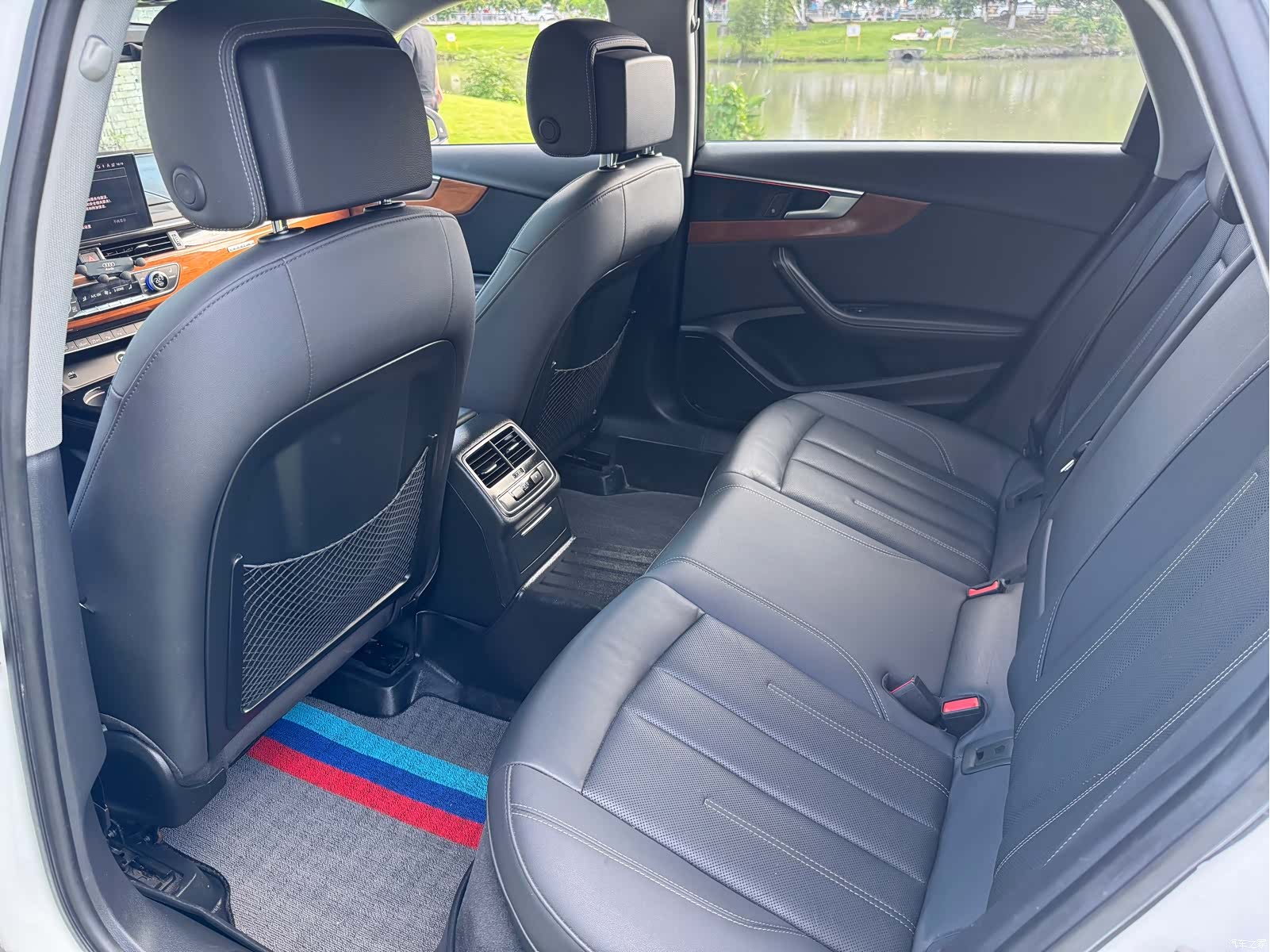 Audi A4L, 2021 все фото