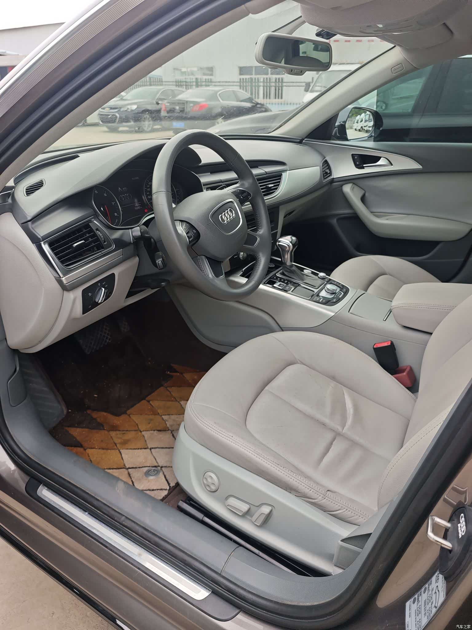 Audi A6L, 2012 4