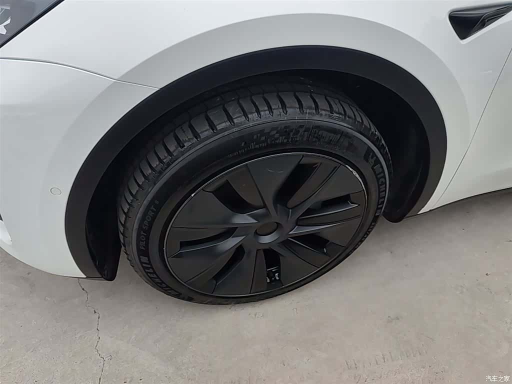 Tesla Model Y, 2024 23