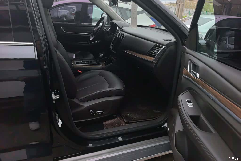 Roewe RX8, 2020 8