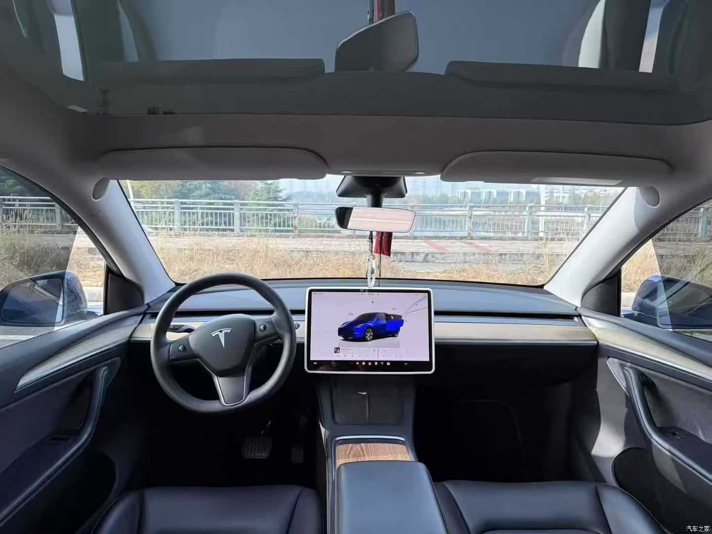 Tesla Model Y, 2023 4