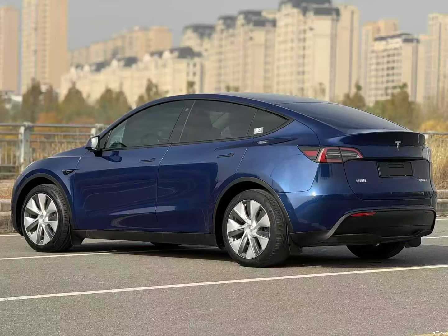 Tesla Model Y, 2023 9