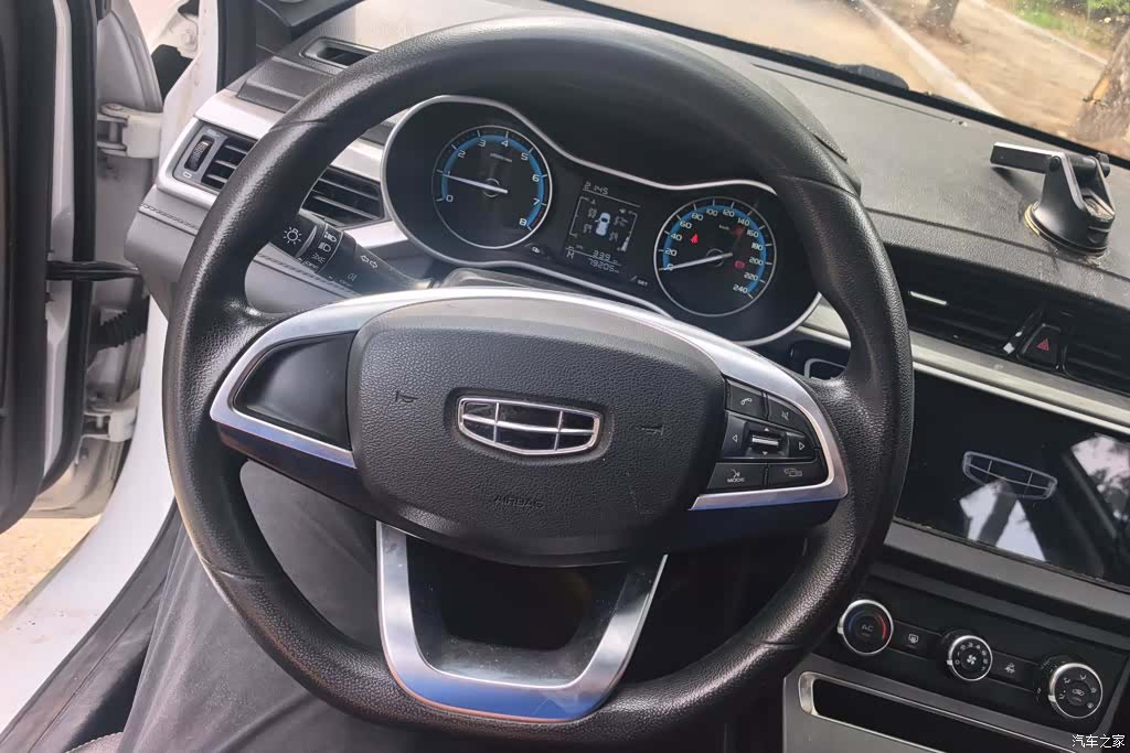 Geely Emgrand, 2020 15