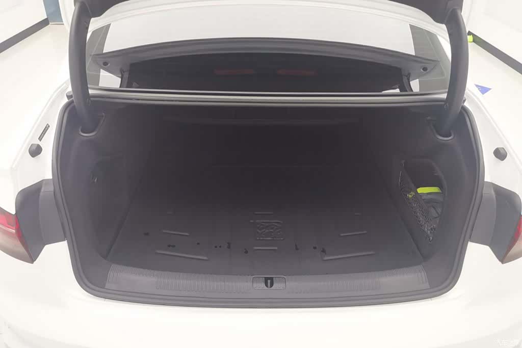 Audi A4L, 2024 4
