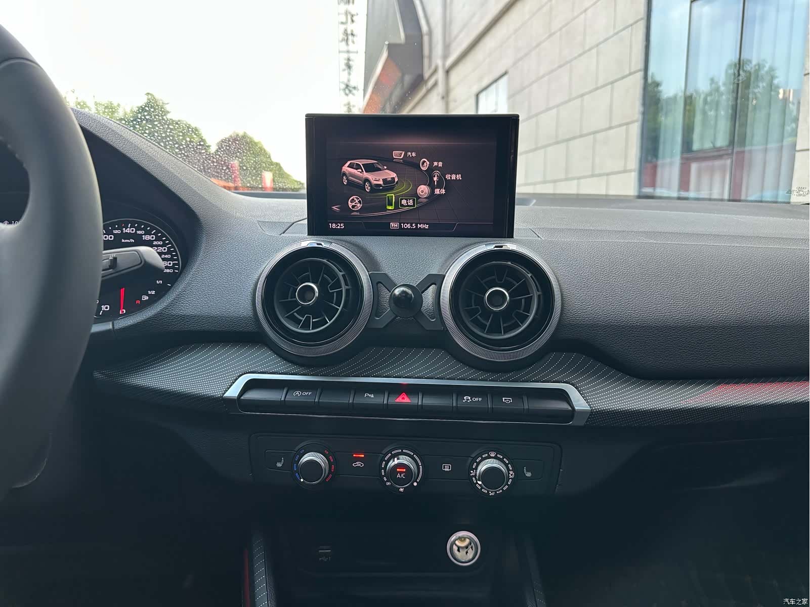 Audi Q2L, 2022 10