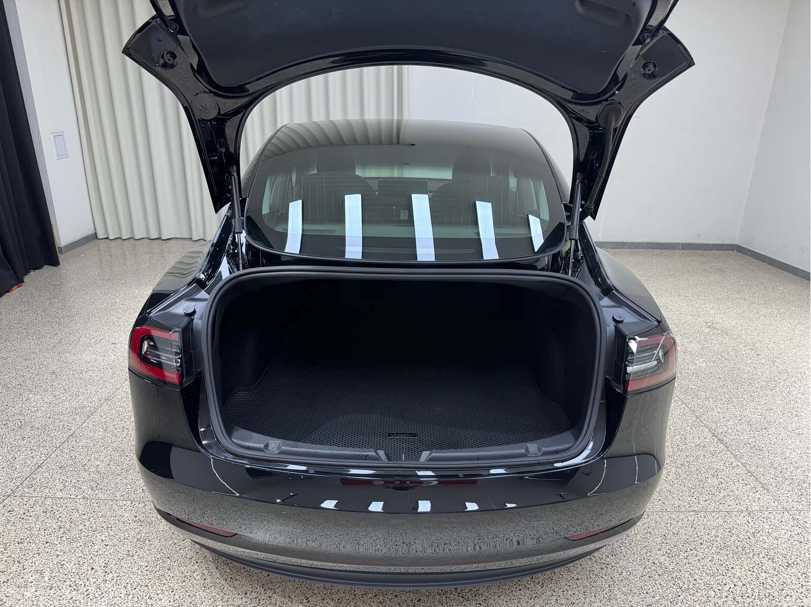 Tesla Model 3, 2021 30