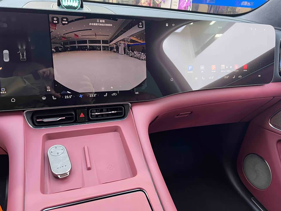 AITO Ask the world M8