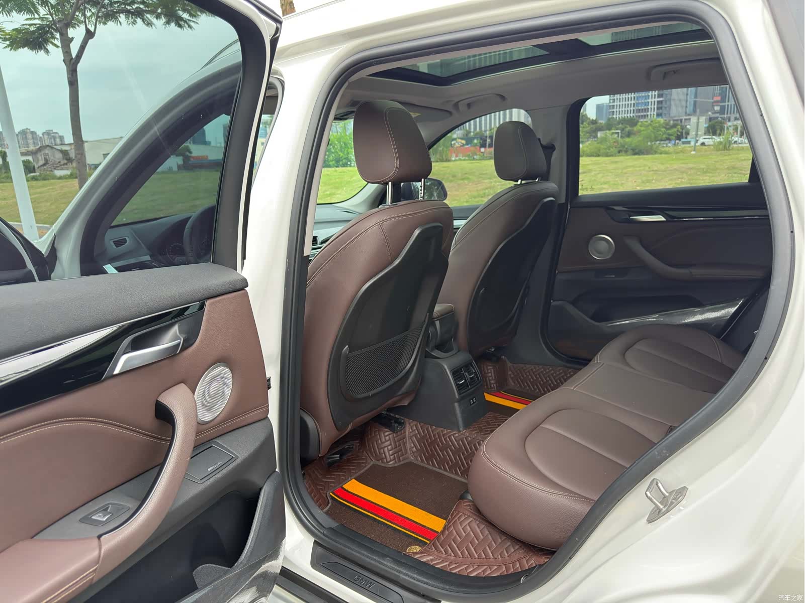 BMW X1, 2021 все фото
