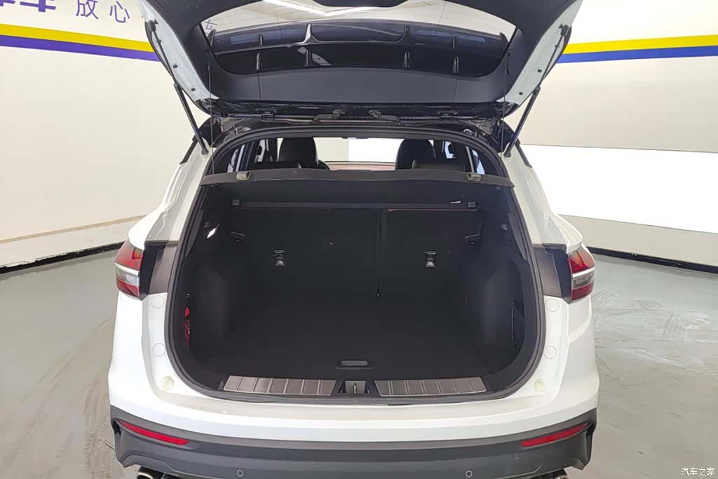 Geely Coolray, 2021 4