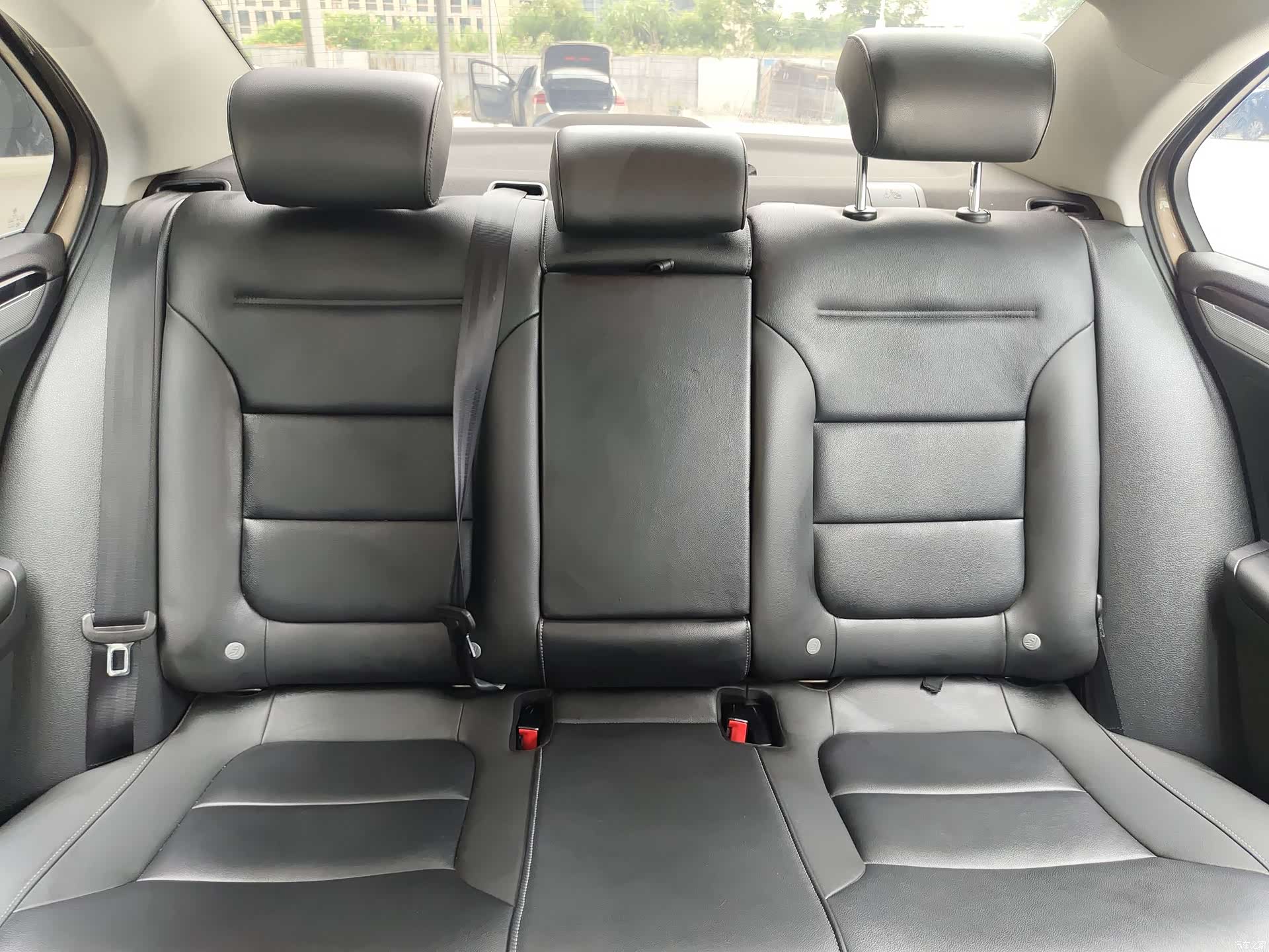 Volkswagen Sagitar, 2016 23