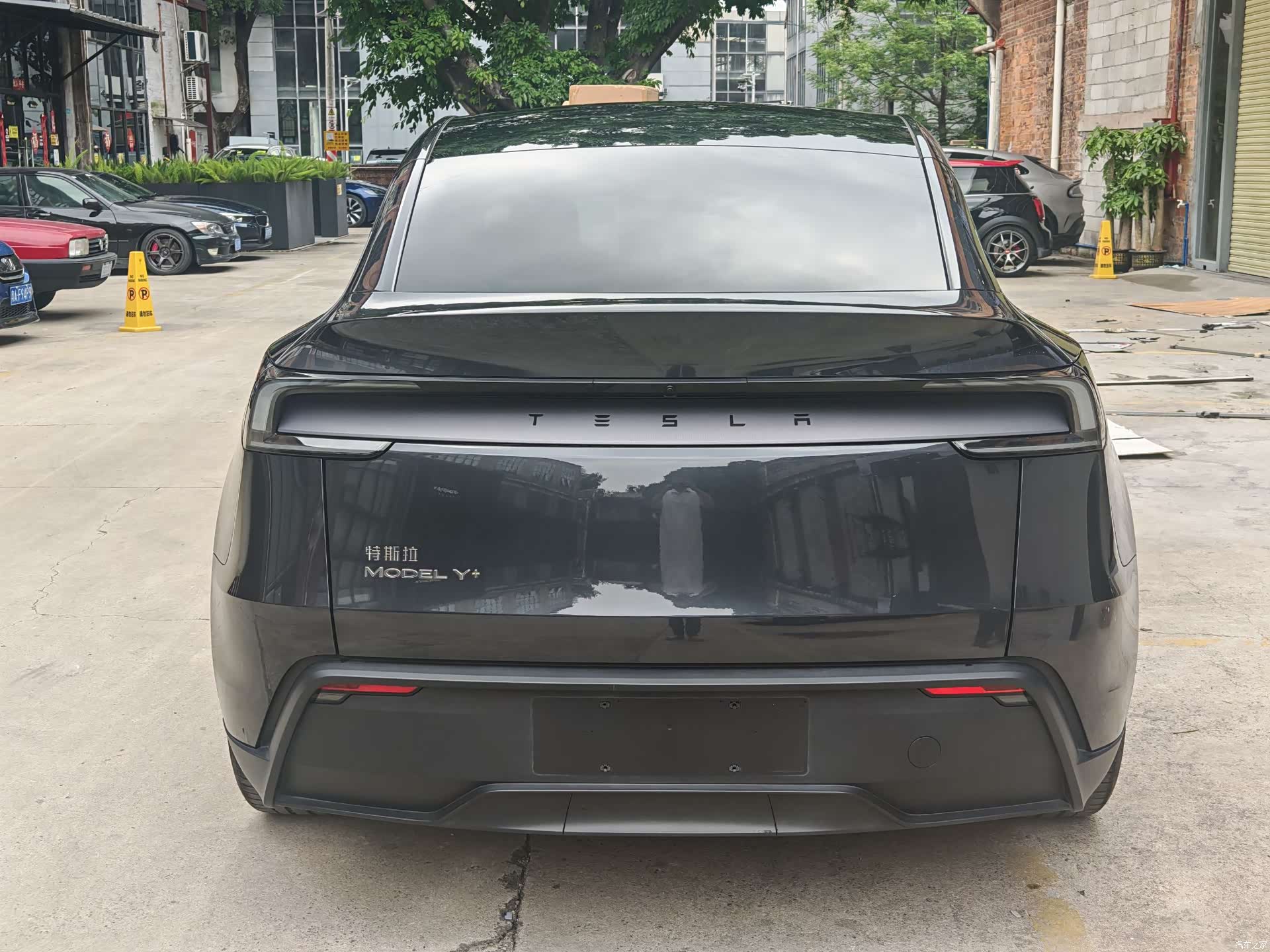Tesla Model Y, 2025 6