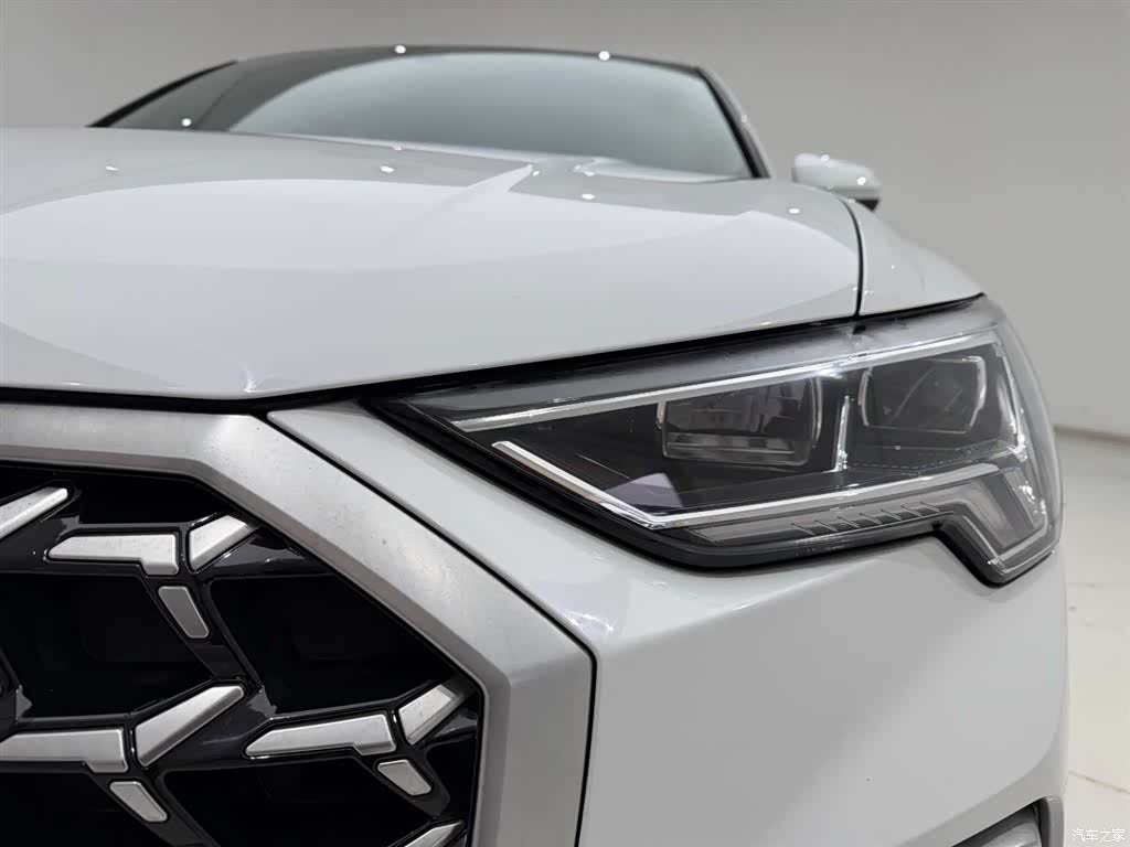 Audi Q3, 2023 2