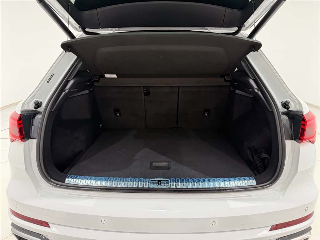 Audi Q3, 2023 14