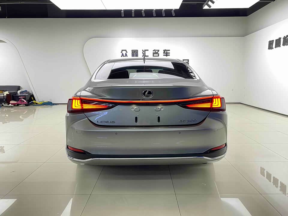Lexus ES
