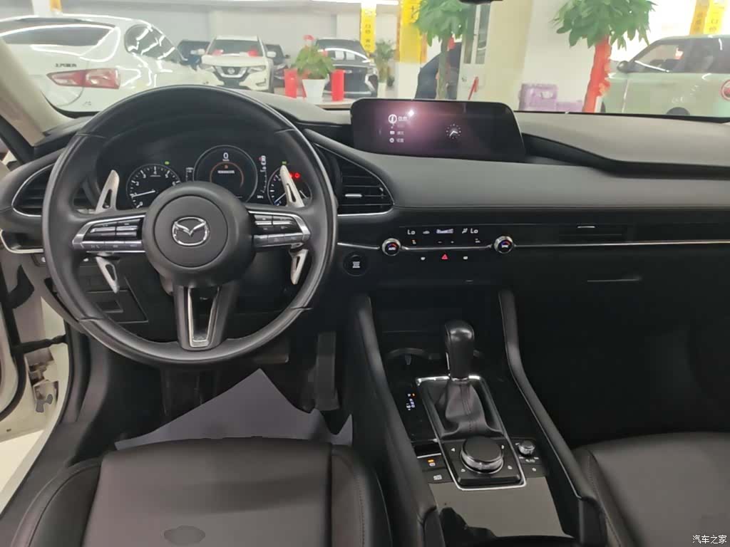 Mazda Mazda3, 2023 10