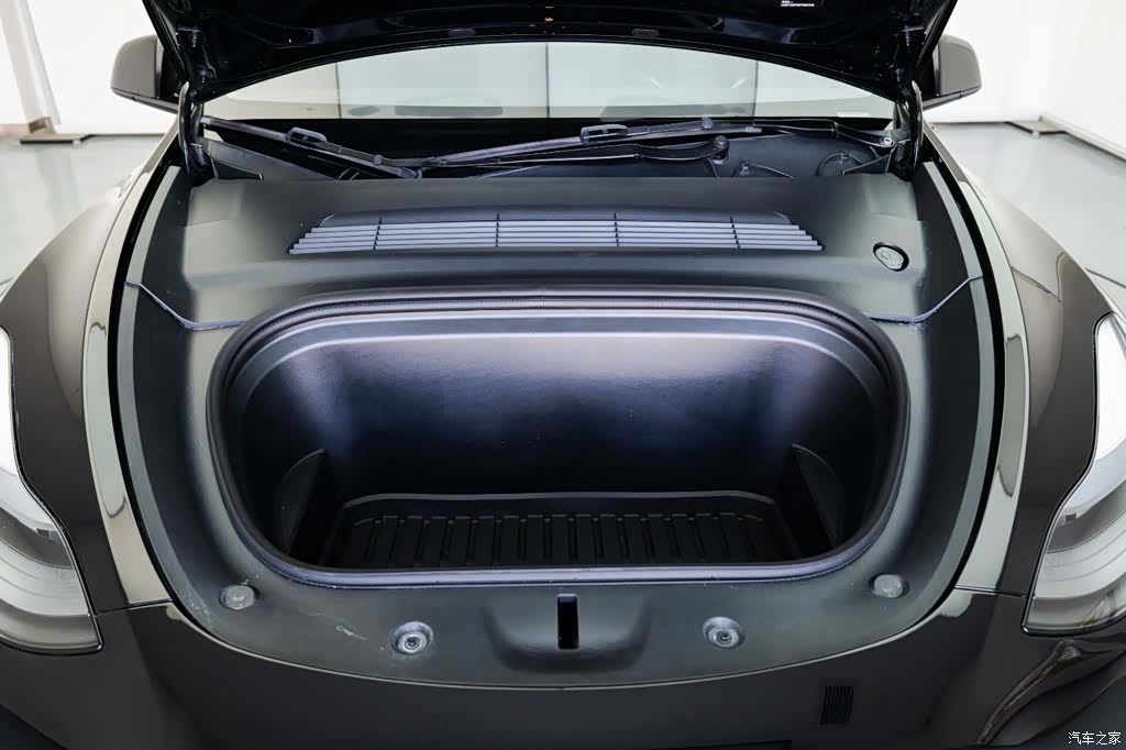 Tesla Model Y, 2023 24