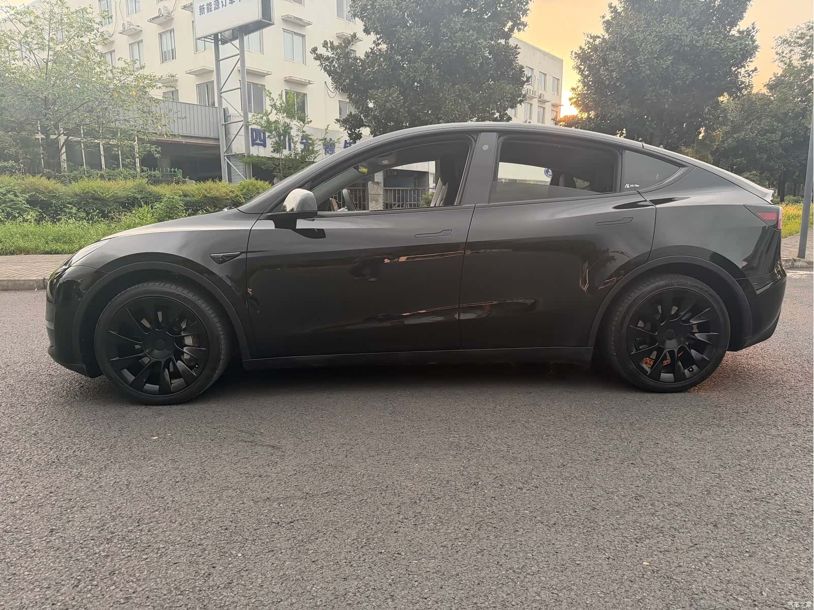 Tesla Model Y, 2021 4