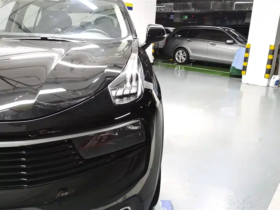 Lynk & Co 01