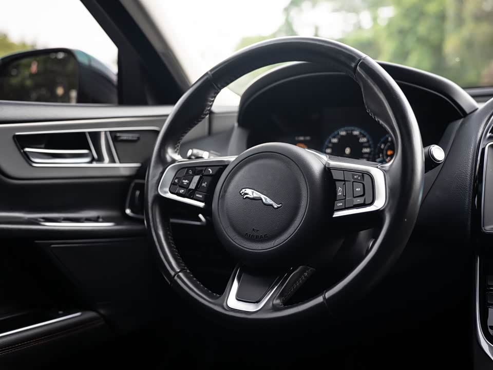 Jaguar XEL Jaguar XEL