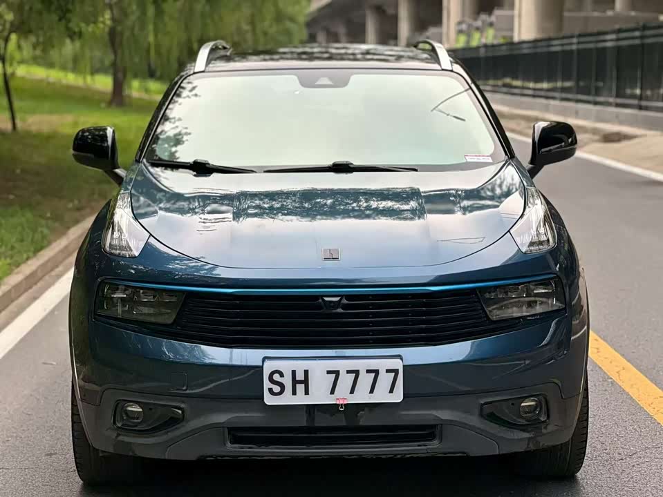 Lynk & Co 01