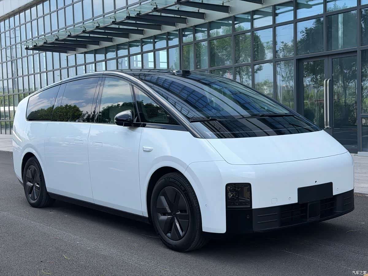 Li Auto MEGA, 2025 3