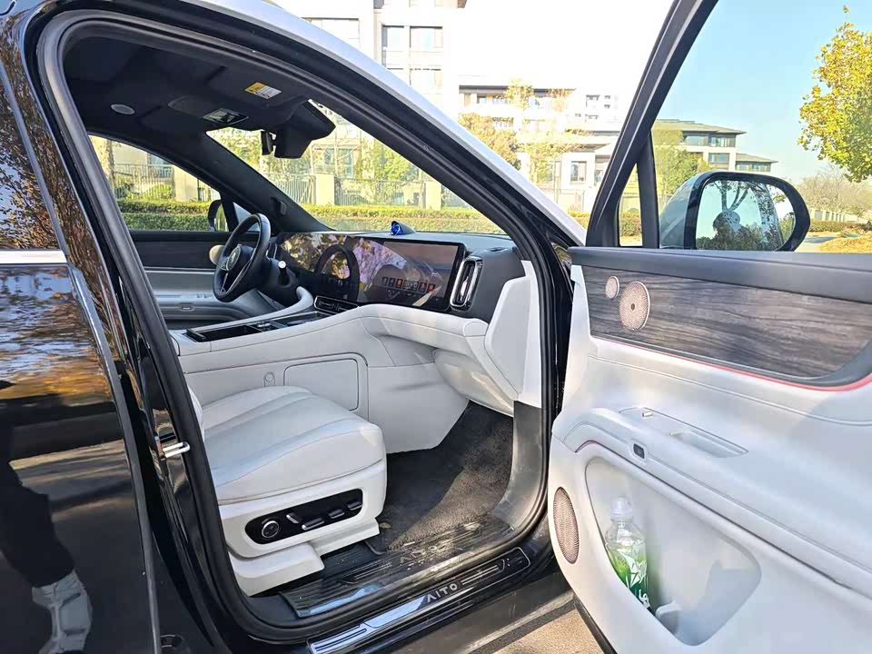 AITO Ask the world M9