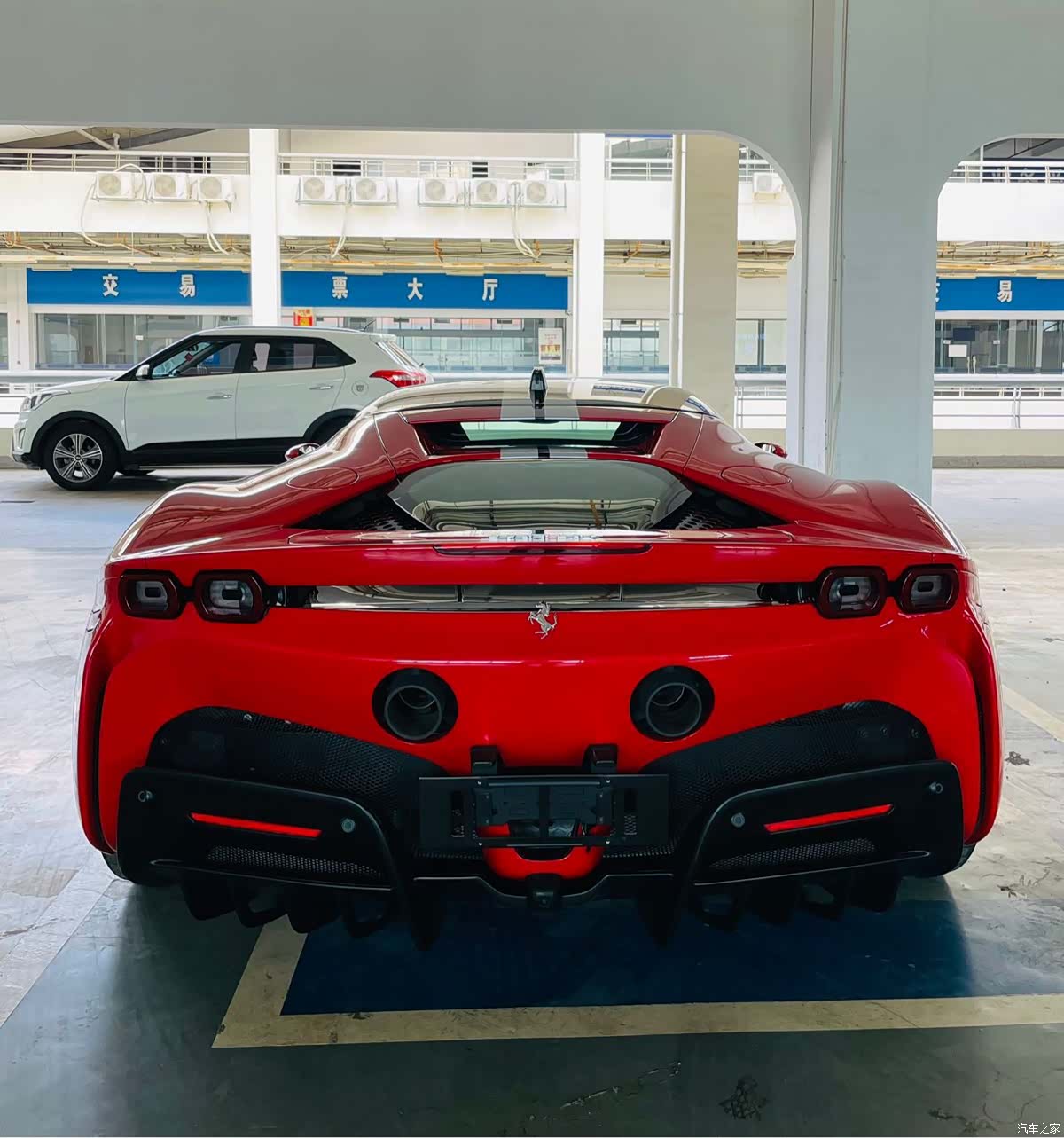 Ferrari SF90, 2022 все фото