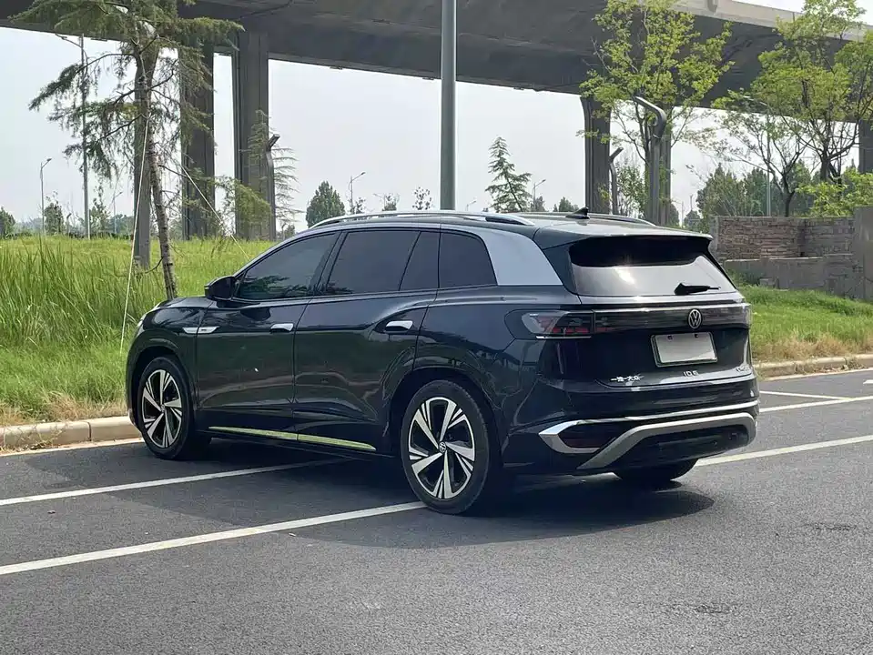 Volkswagen ID.6 CROZZ