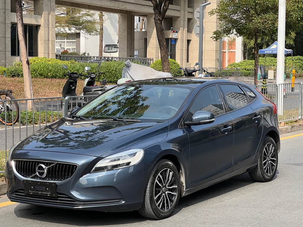 Volvo V40