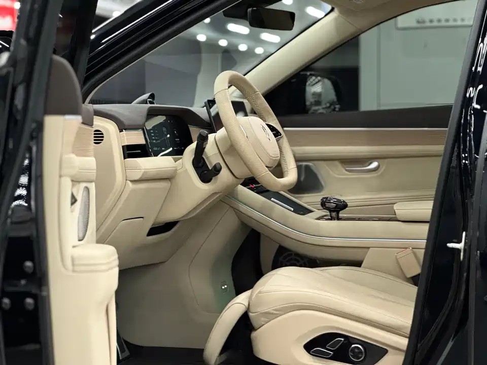 AITO Ask the world M7