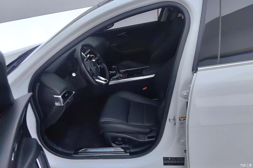 Land Rover XEL, 2020 9